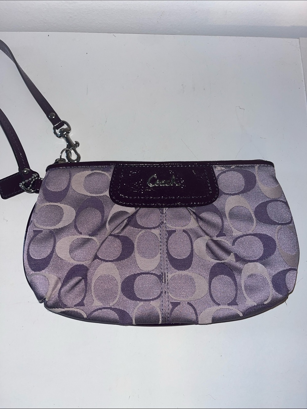 COACH LARGE WRISTLET PURPLE/LILAC WITH SILVER HARDWARE F45808